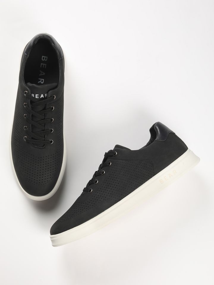 House sneakers 2025