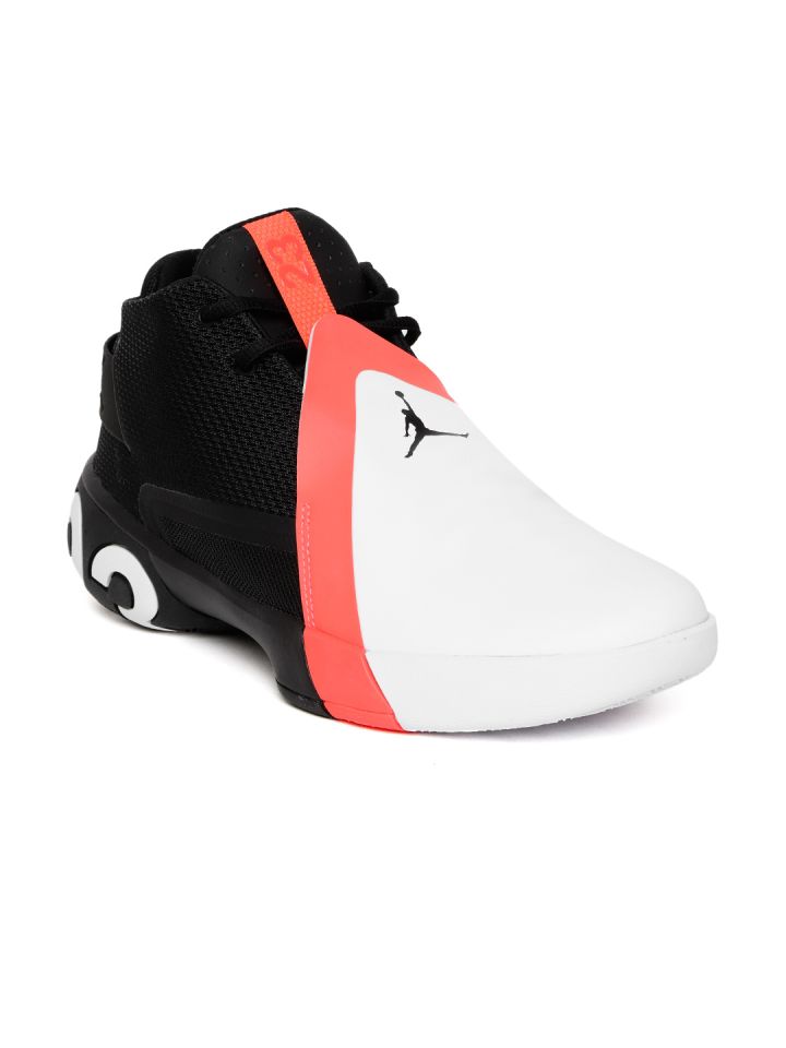 dañar Ejecutante Maravilla Buy Nike Men Black & White Jordan Ultra Fly 3 Colourblocked Basketball Shoes  - Sports Shoes for Men 6677041 | Myntra