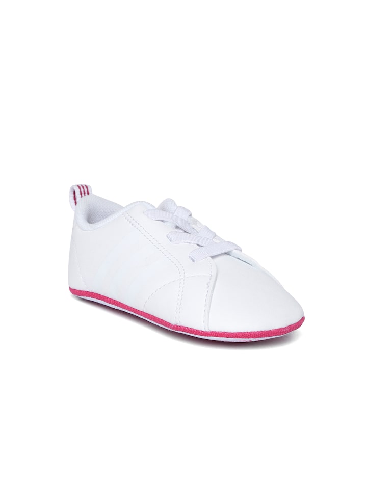boys white tennis shoes