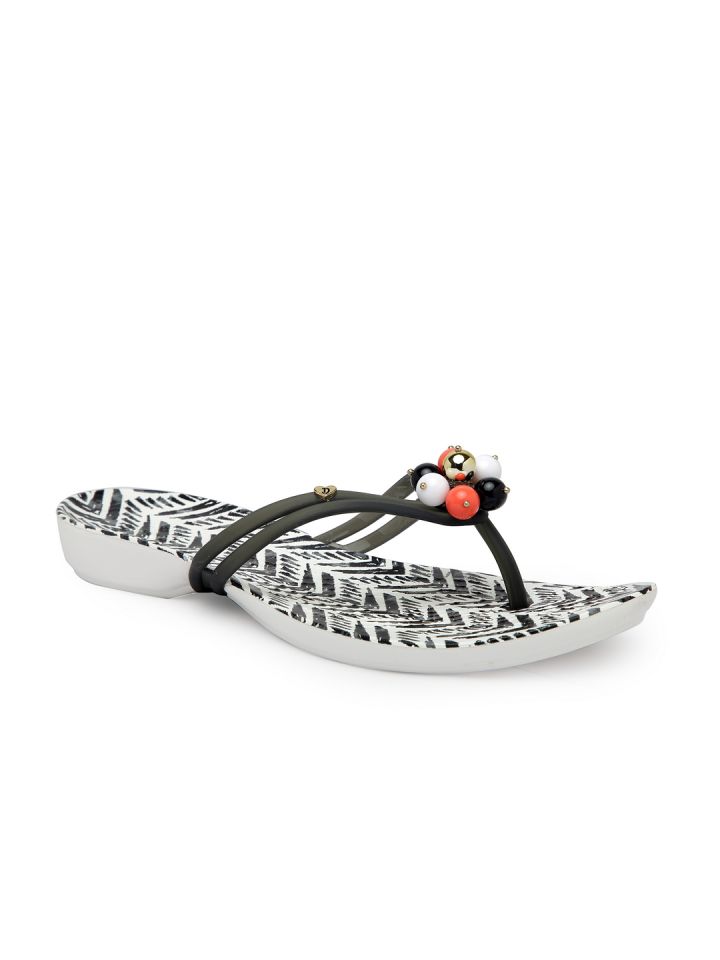 Drew flip flops deals