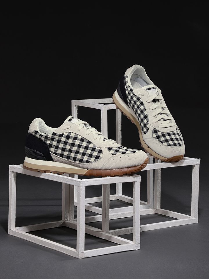 onitsuka tiger shoes myntra