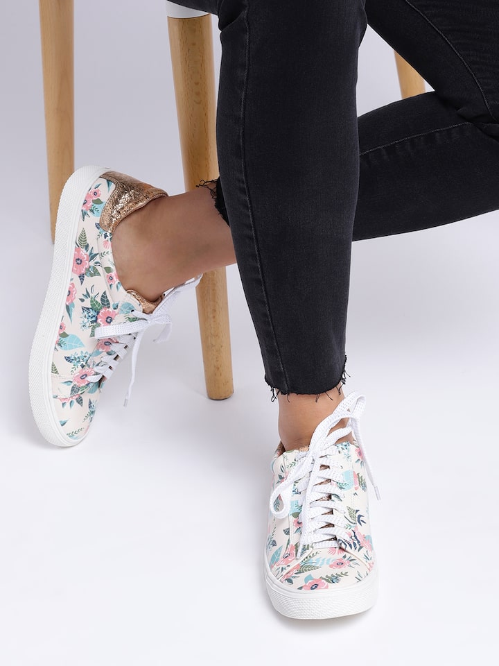 Gender: Men Color: White Printed Sneakers Shoes