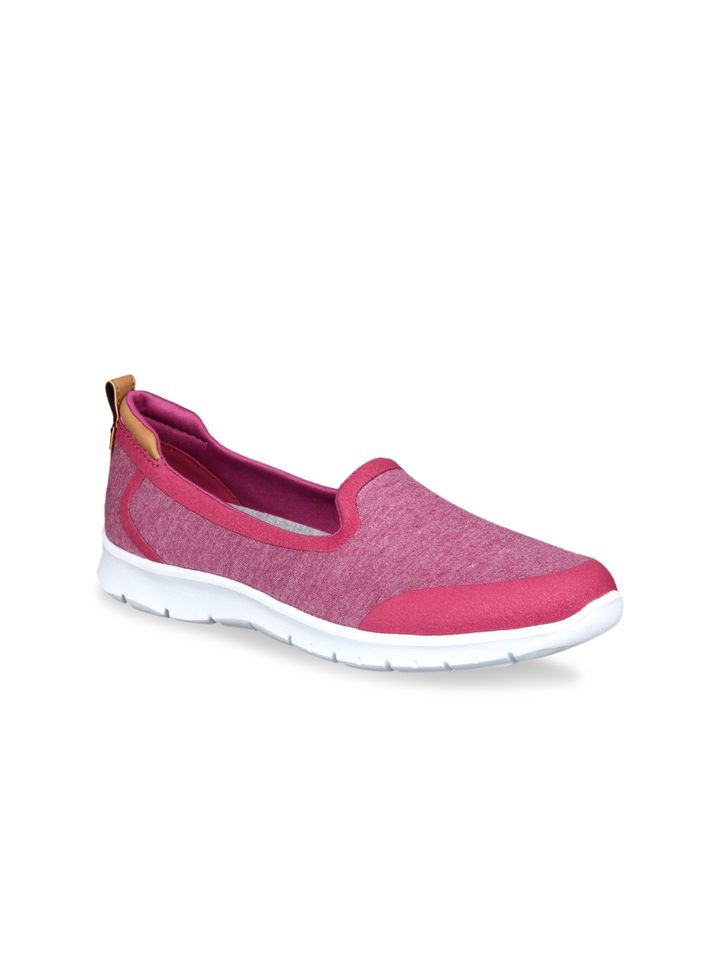 clarks women's slip on sneakers