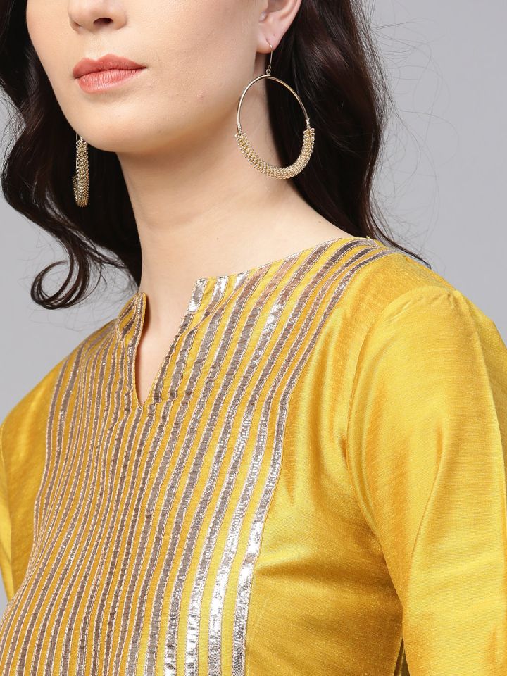 Earrings on deals yellow kurti