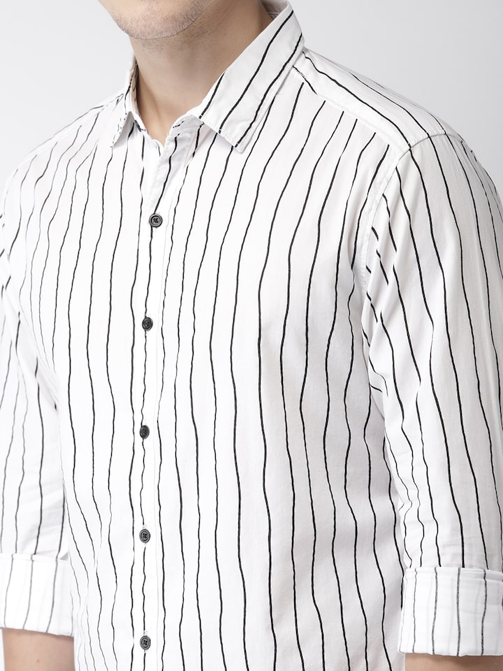 Buy Levis Men White & Black Slim Fit Striped Casual Shirt - Shirts for Men  8198855 | Myntra