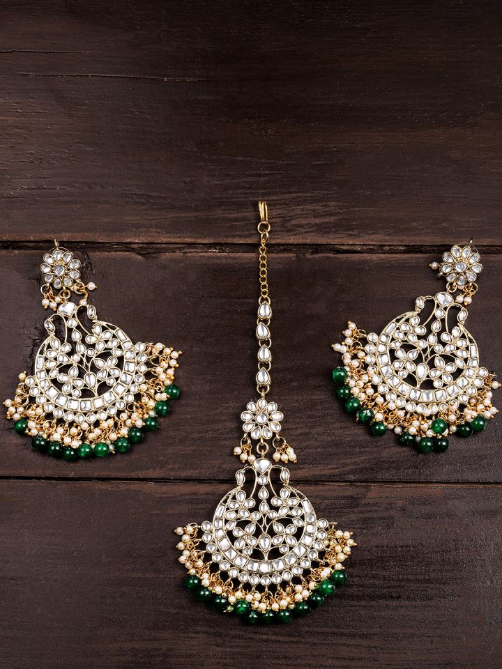 Green earrings outlet with maang tikka