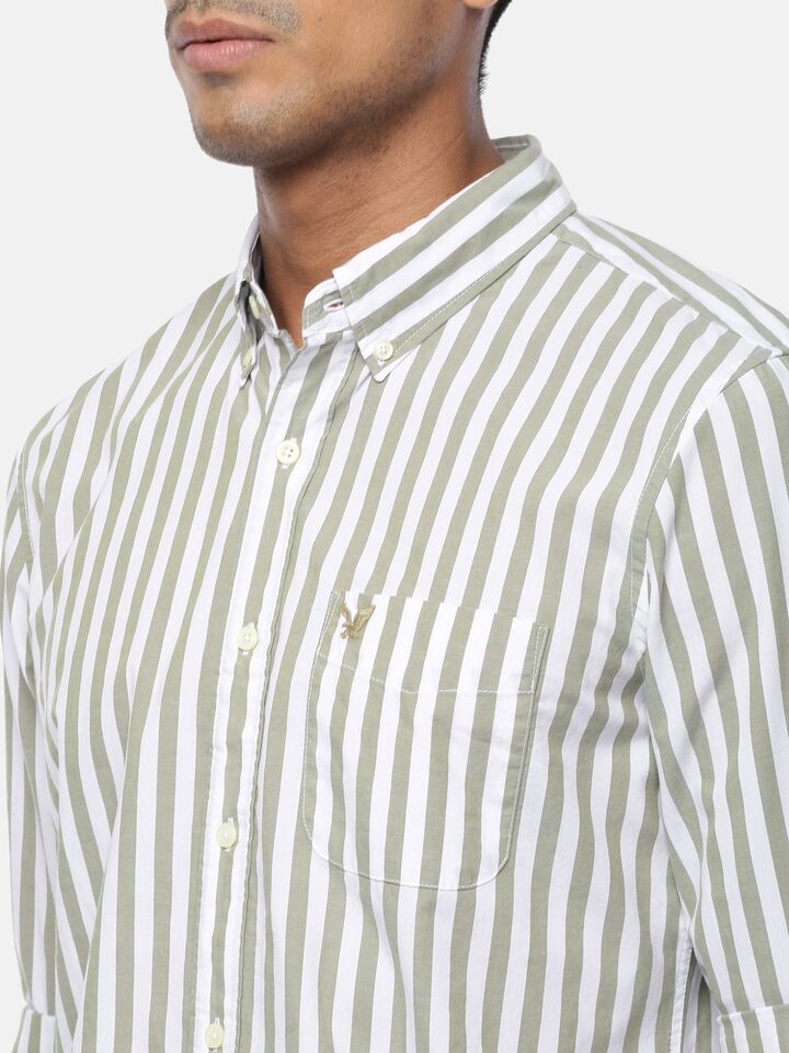 AMERICAN EAGLE OUTFITTERS Men Olive Green & White Regular Fit Striped  Casual Shirt