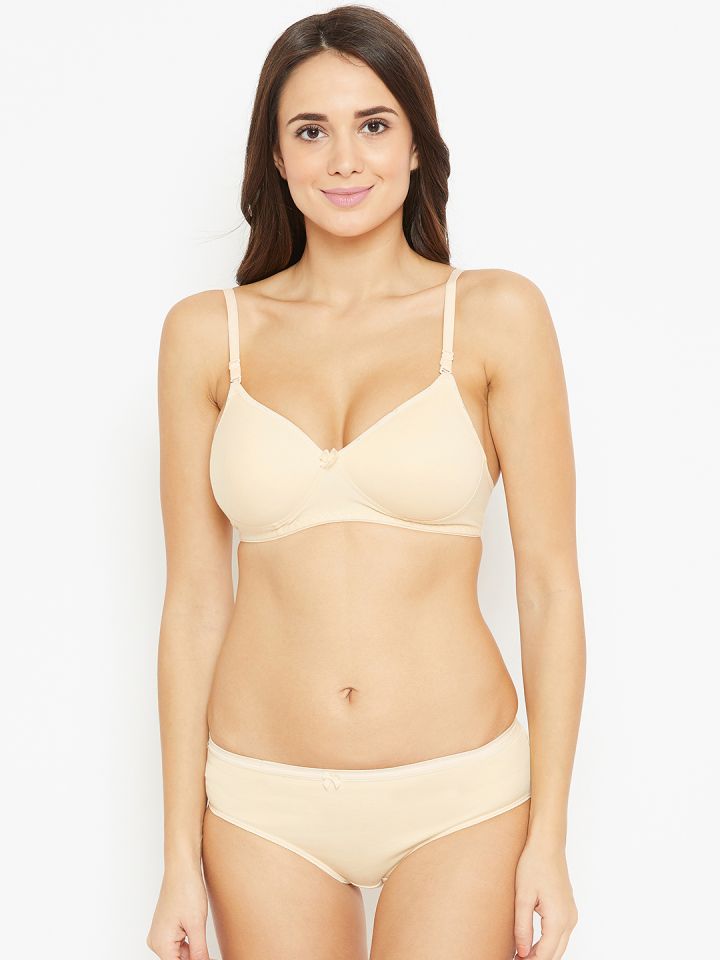 Buy Clovia Lightly Padded Non Wired Full Coverage T-Shirt Bra - White at  Rs.468 online