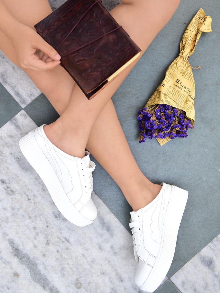 Sneakers street style top store