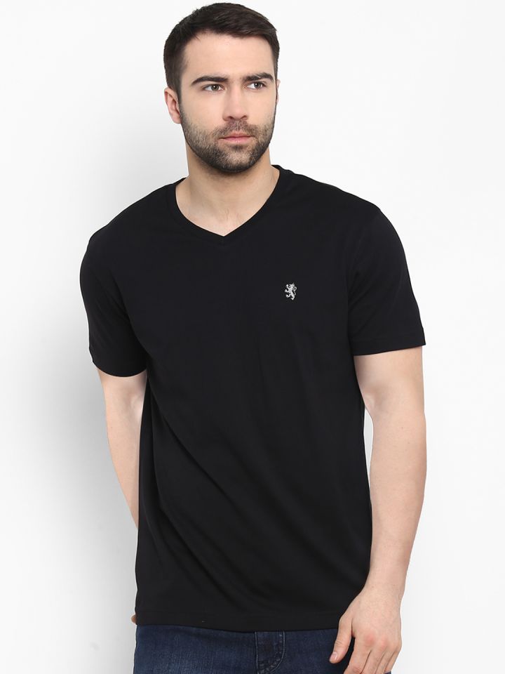 Red tape best sale black t shirt