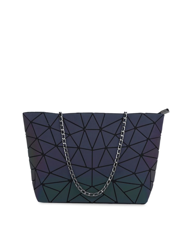 Geometric discount sling bag