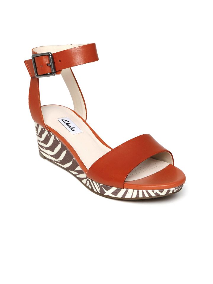 Clarks closed toe discount wedges