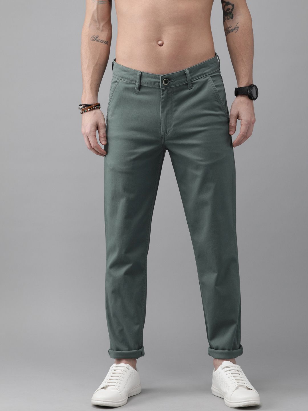 Roadster Men Grey Regular Fit Solid LYCRA Fiber Chinos
