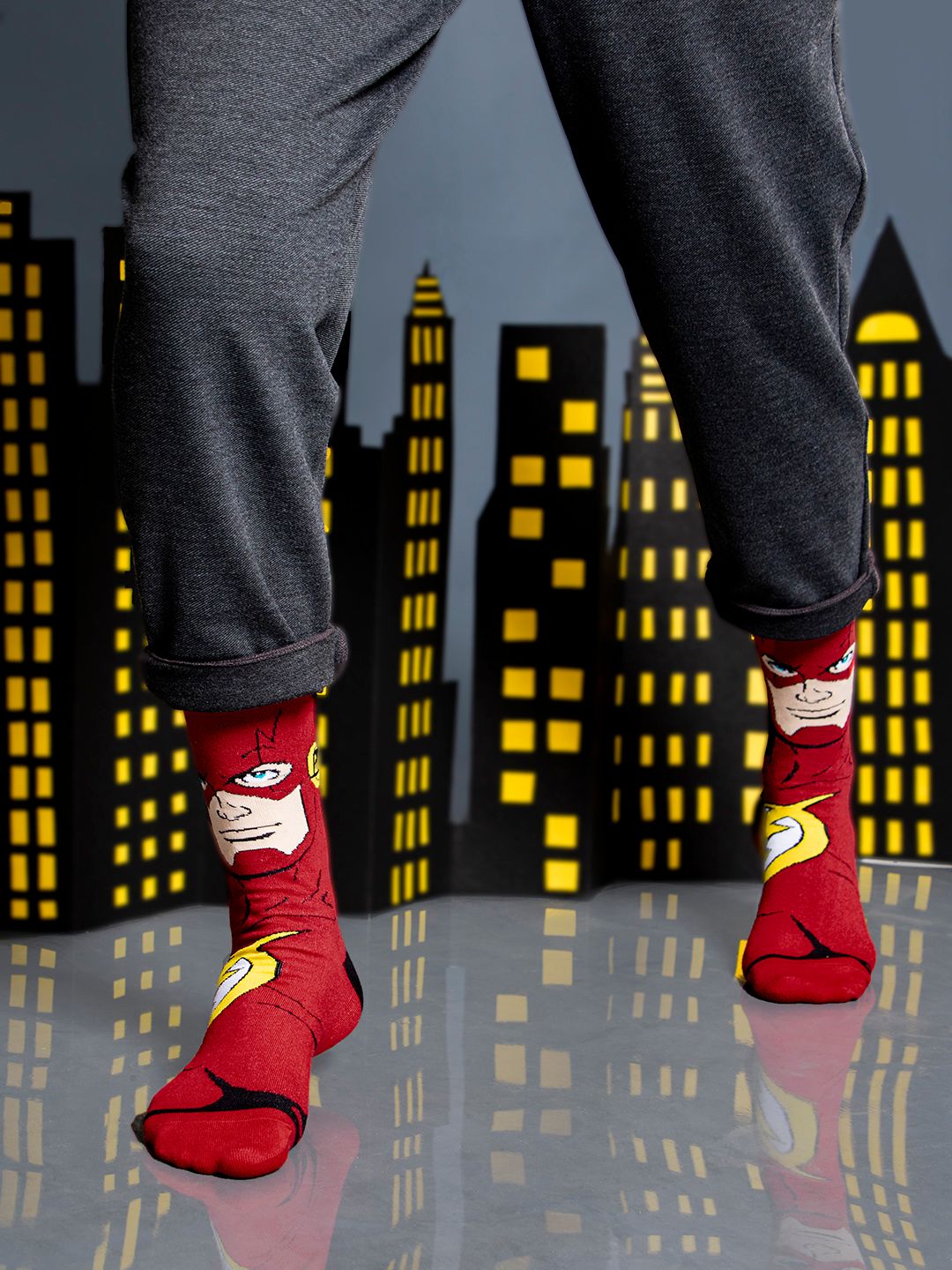 Socksxpress Men Black & Red Flash Patterned Calf-Length Socks