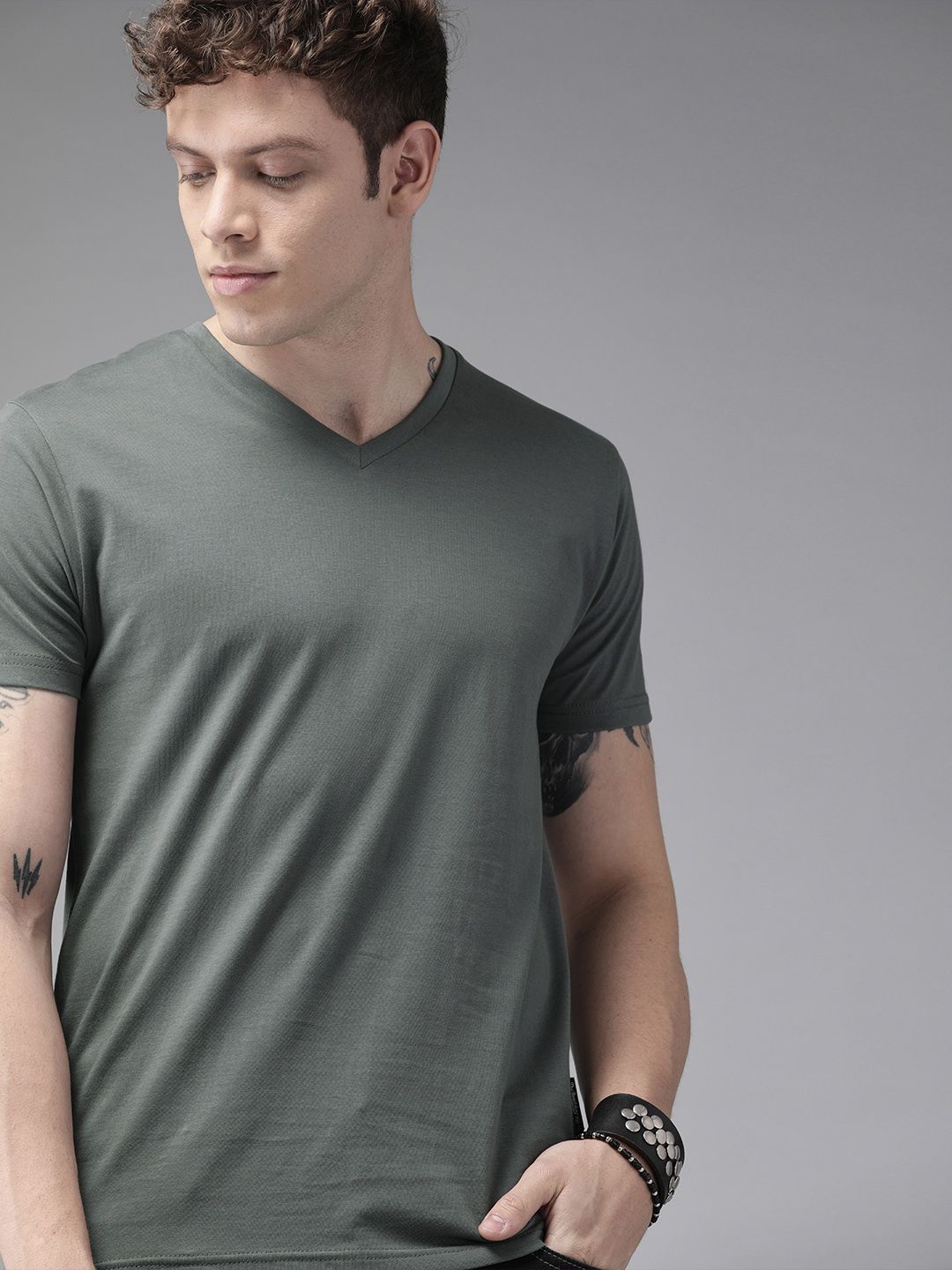 Roadster Men Charcoal Grey V-Neck T-shirt