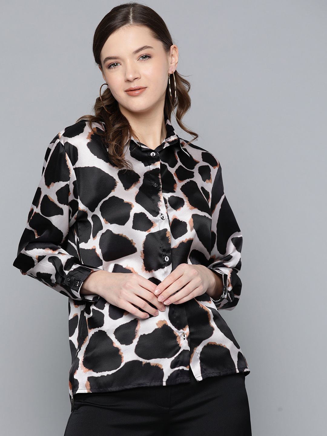 SASSAFRAS Women White & Black Regular Fit Printed Casual Shirt