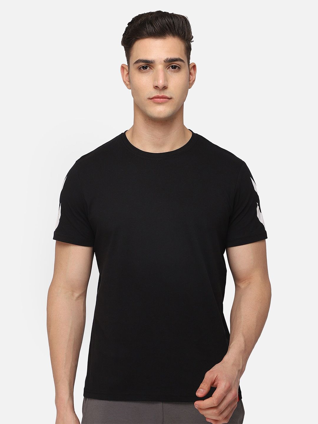 hummel Men Black Solid Cotton T-shirt