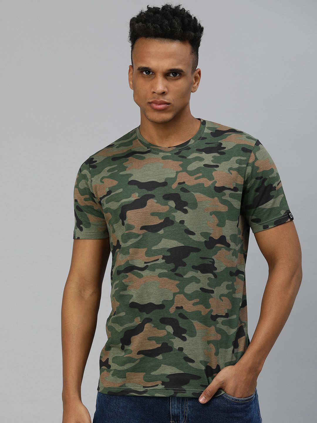 Urbano Fashion Men Green & Beige Camouflage Print Pure Cotton T-shirt