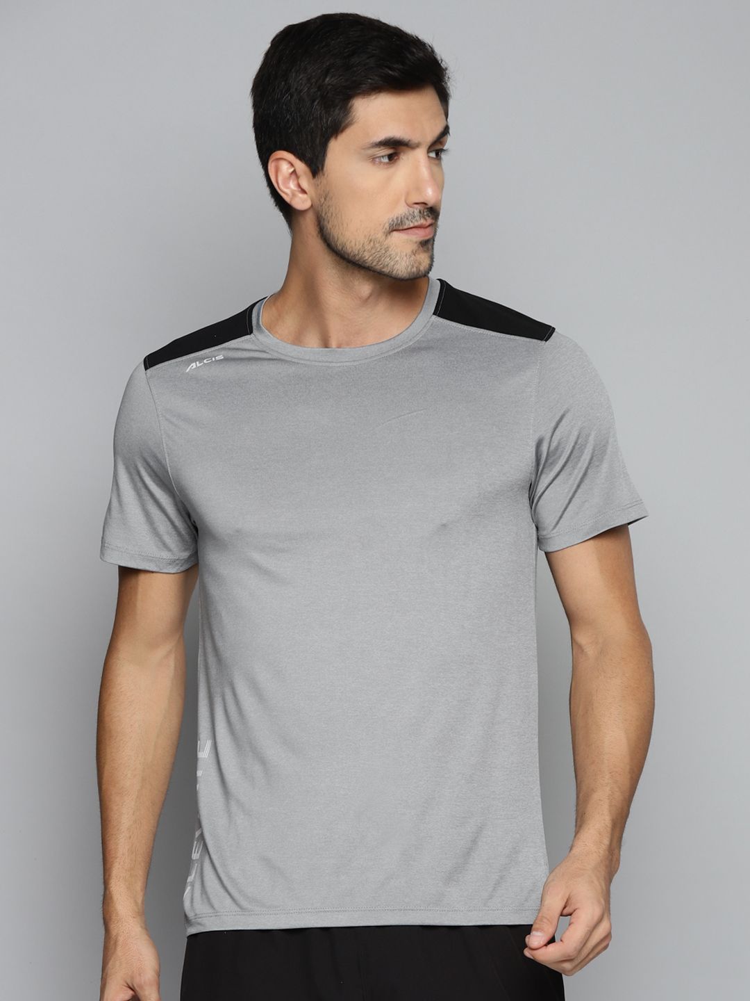 Alcis Men Charcoal & Black Colourblocked Slim Fit Running T-shirt