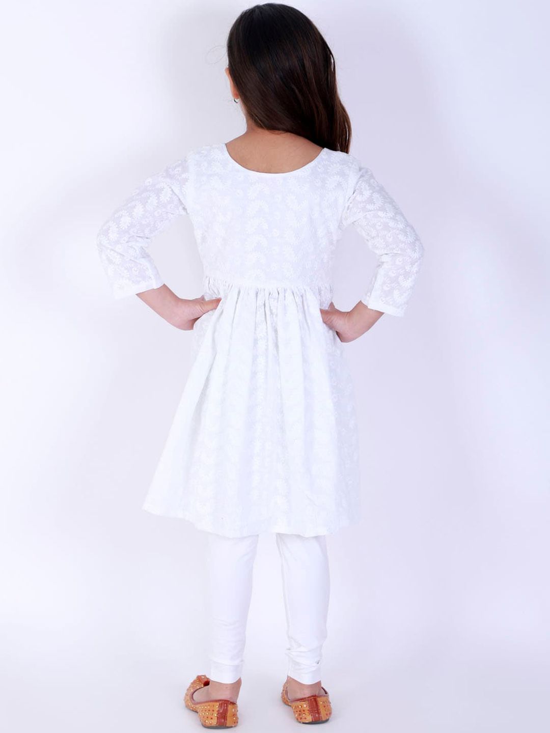 Girls White Chikankari Cotton Republic Day Kurta And Leggings 4