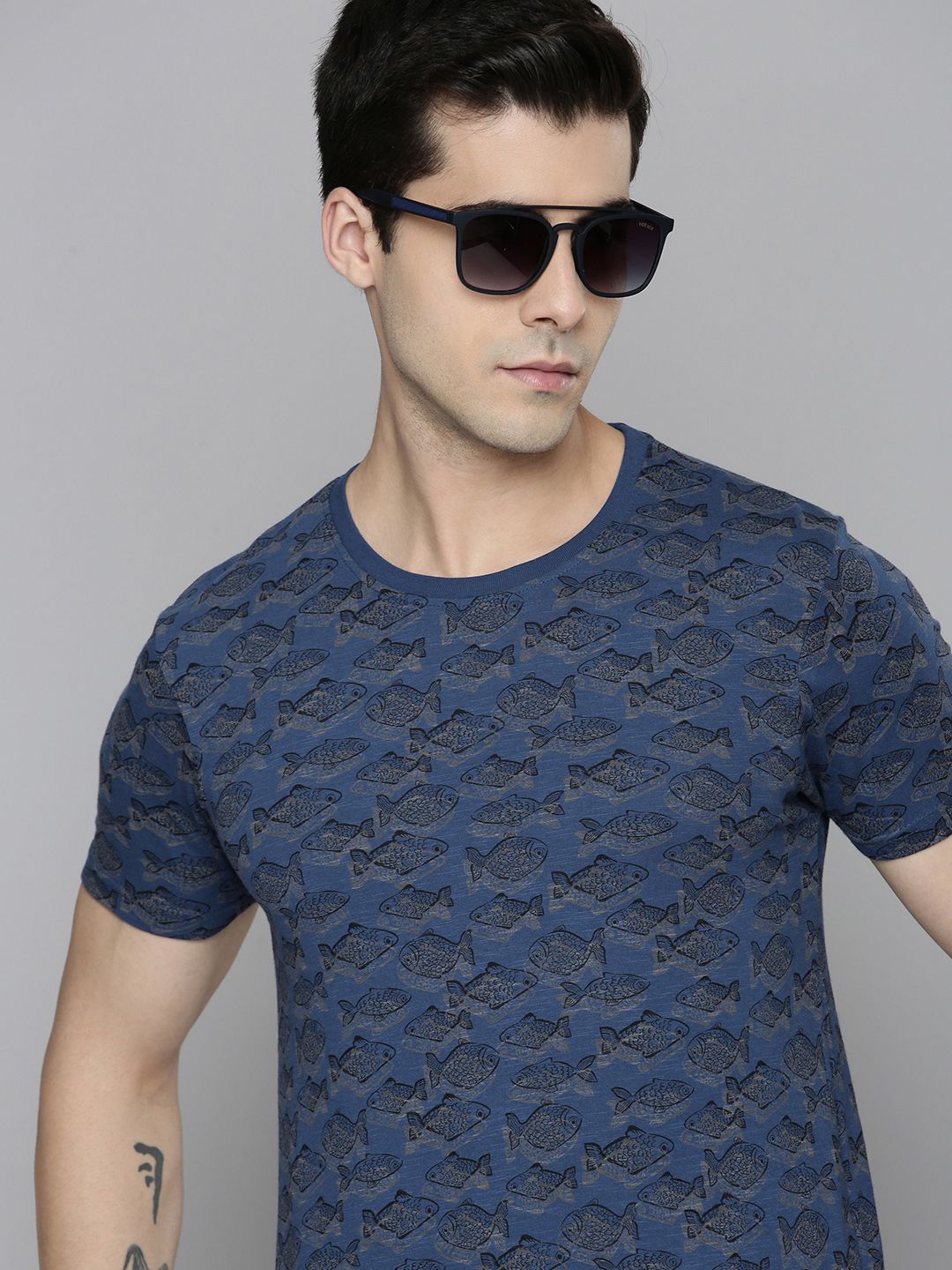 Flying Machine Men Navy Blue & Black Printed Pure Cotton Slim Fit T-shirt
