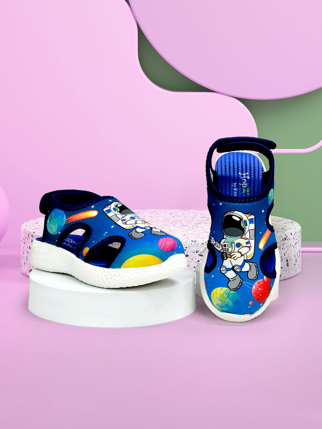 KazarMax Boys Navy Blue & Black Printed Comfort Sandals