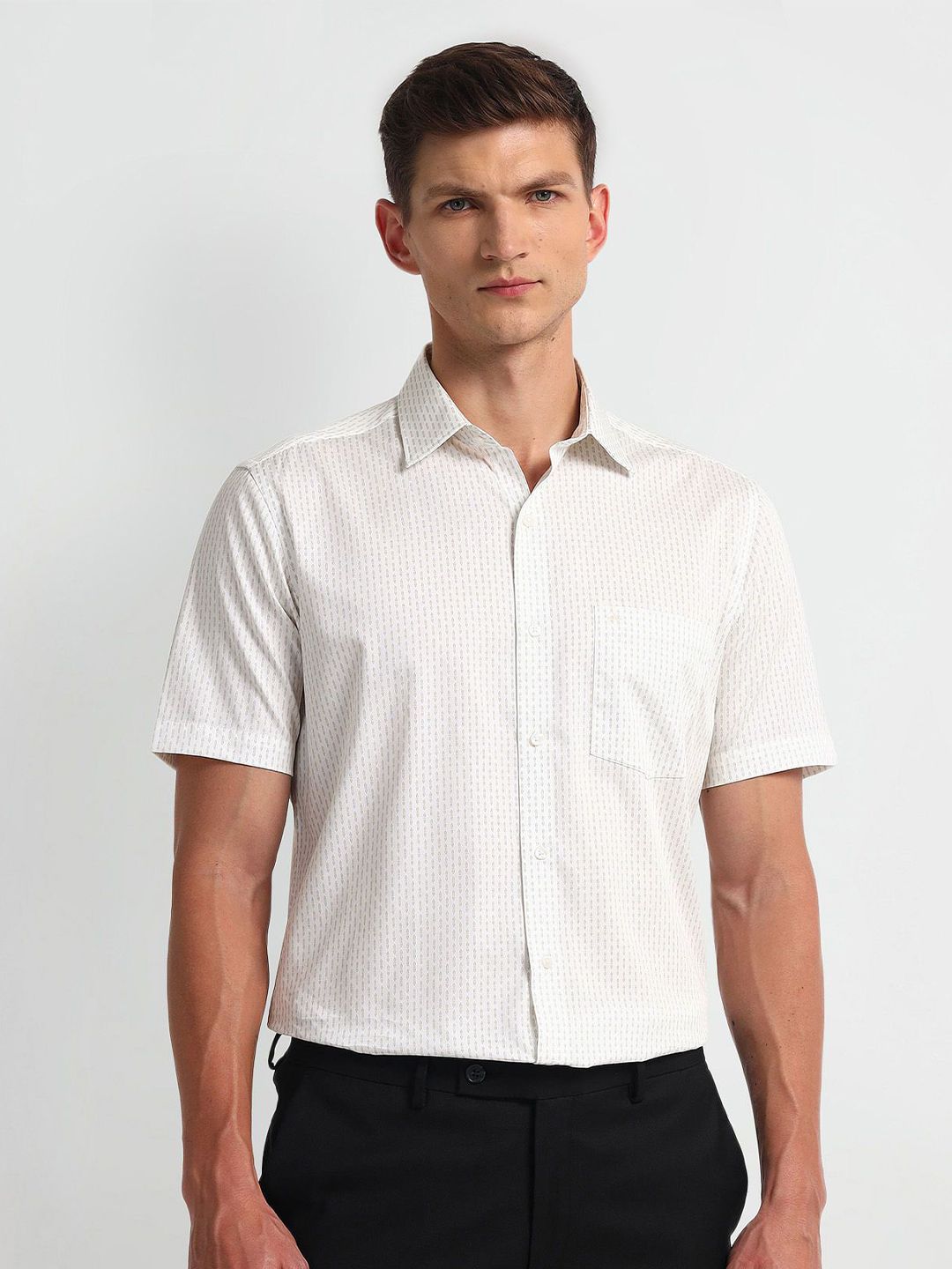 Arrow Men Modern Spread Collar Geometric Printed Cotton Slim Fit Formal Shirt