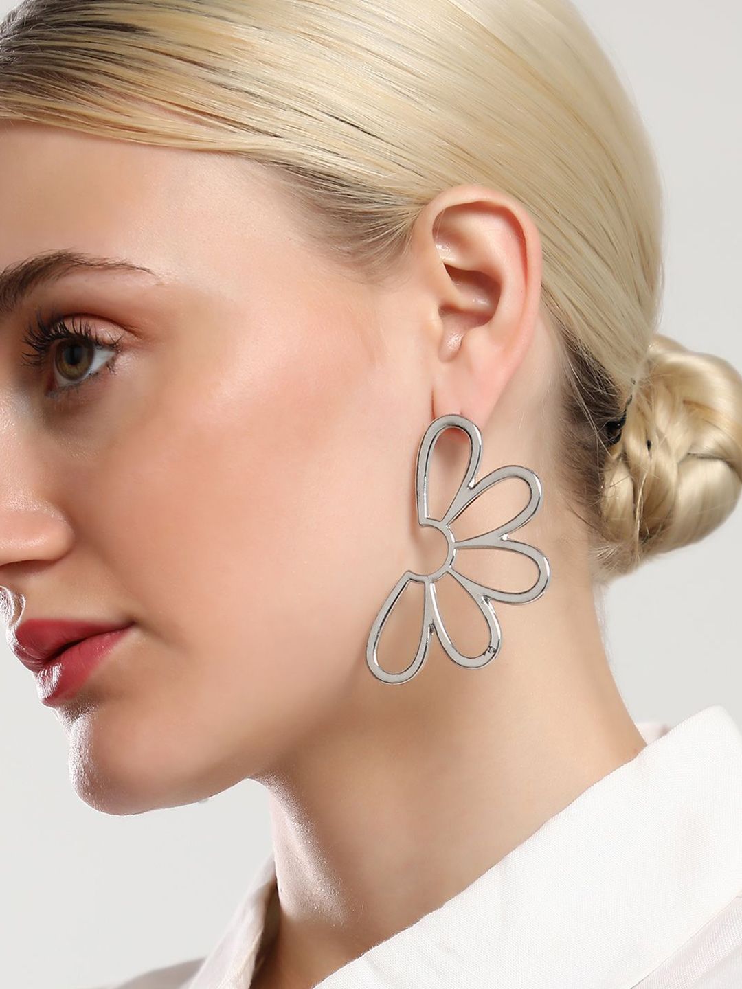 SOHI Silver-Plated Metallic The Semi Flora Drop Earrings