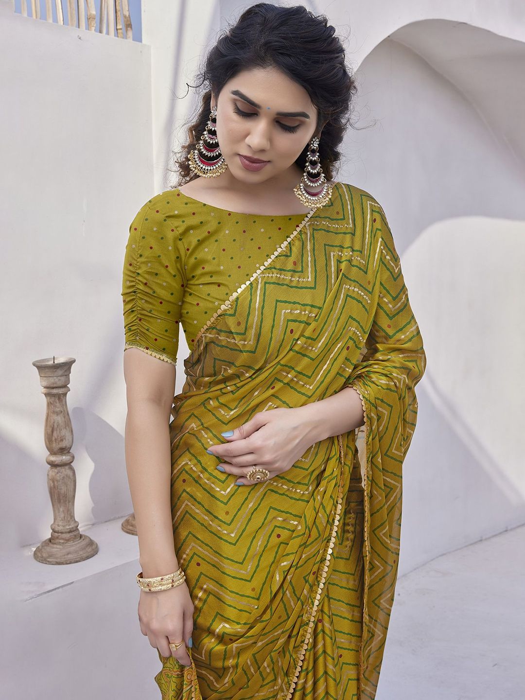 MIRCHI FASHION Striped Sequinned  Ready to Wear Saree