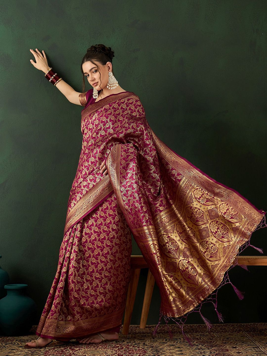 Woven Design Saree With Blouse Piece 5