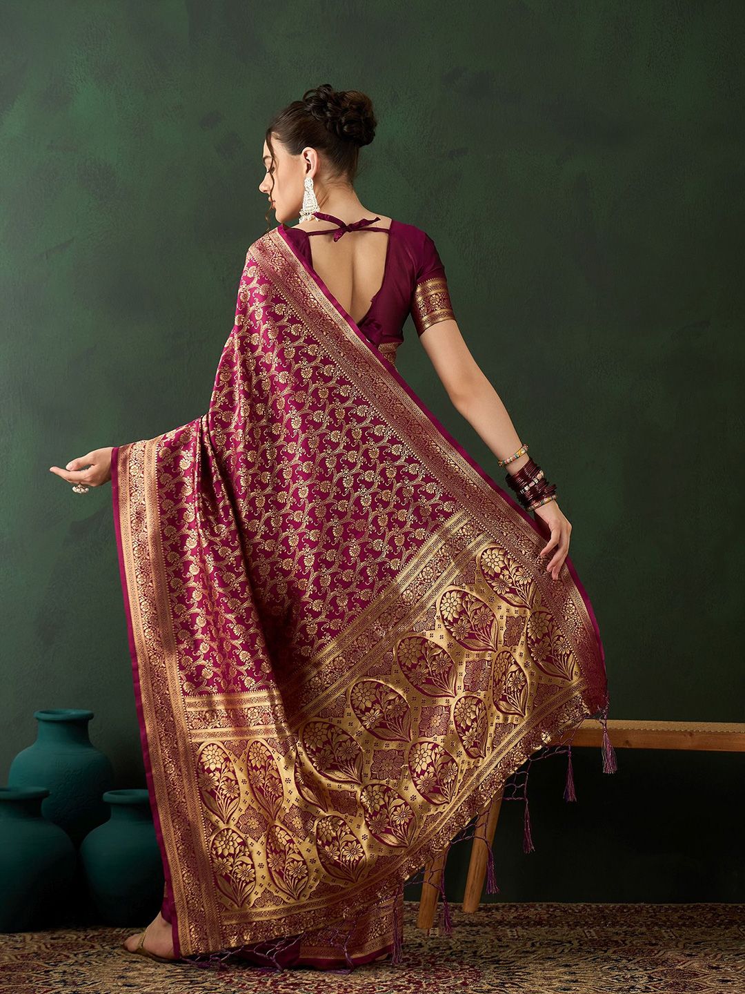 Woven Design Saree With Blouse Piece 4