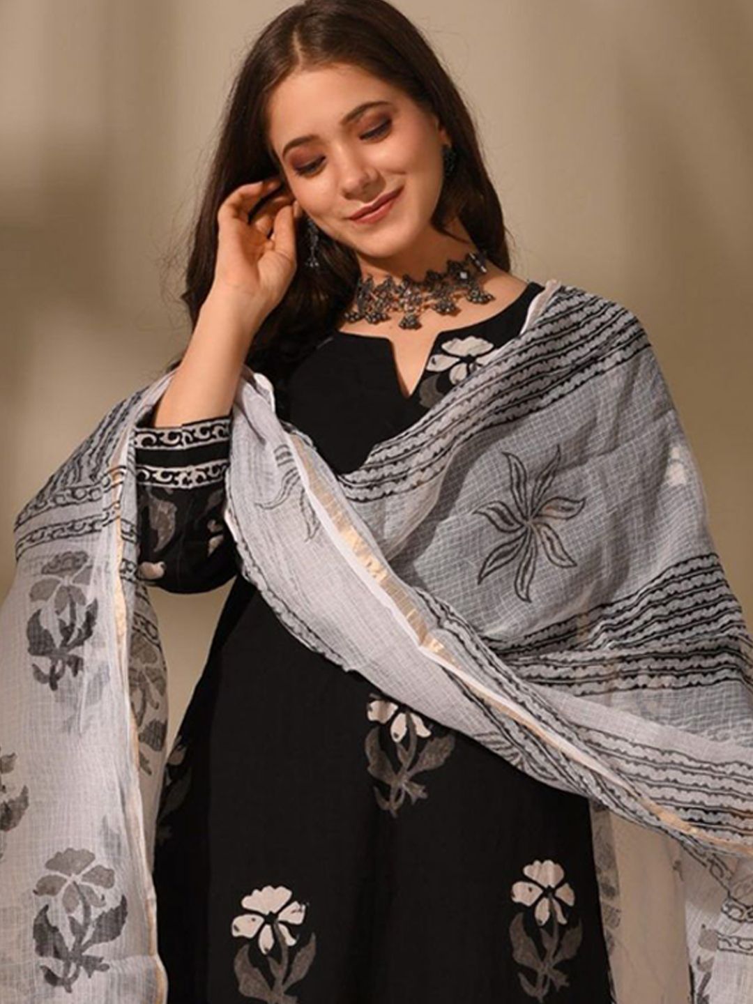 Women Floral Printed Regular Kurta with Trousers & With Dupatta 2