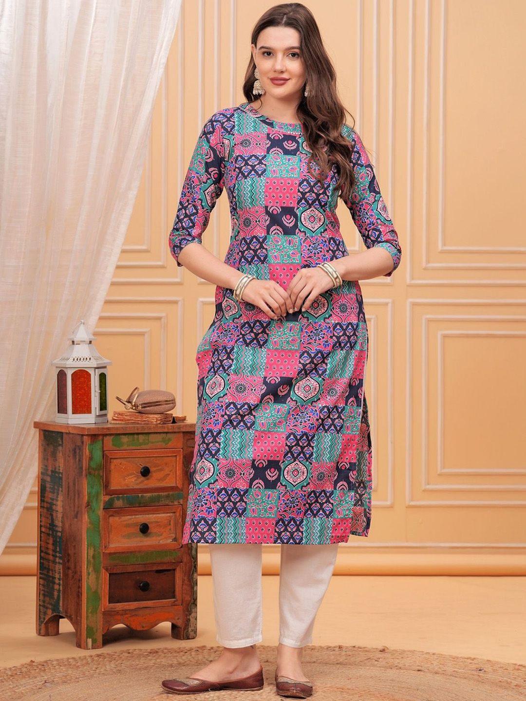 NEW4U Round Neck Geometric Printed Straight Cotton Kurta