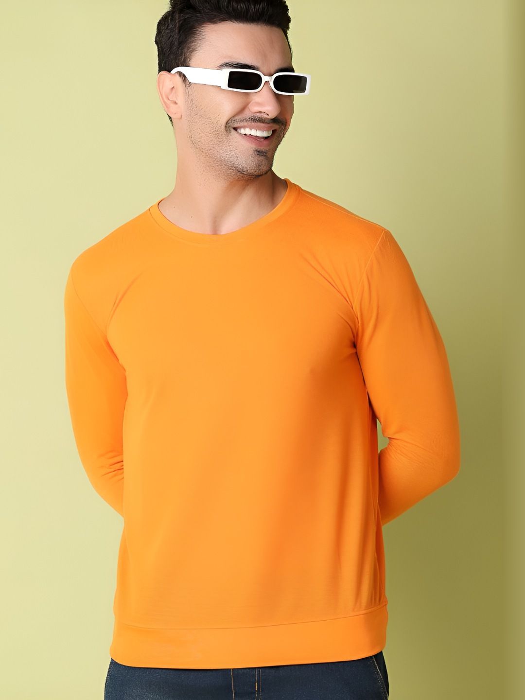 V-Mart Men Round Neck Solid T-shirt