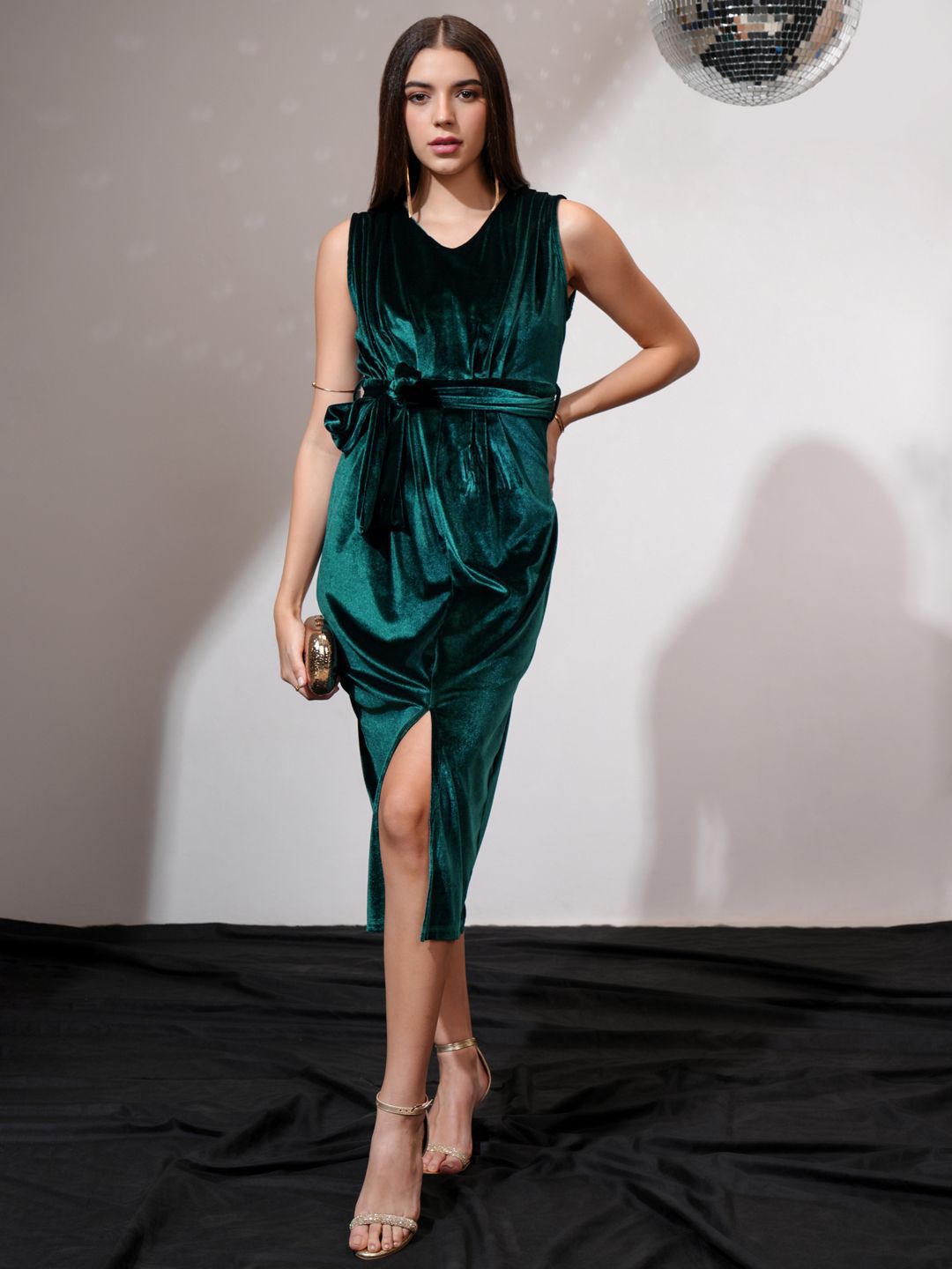 ESPYR By Tokyo Talkies Women Sleeveless Velvet Sheath Party Midi Dress With Belt