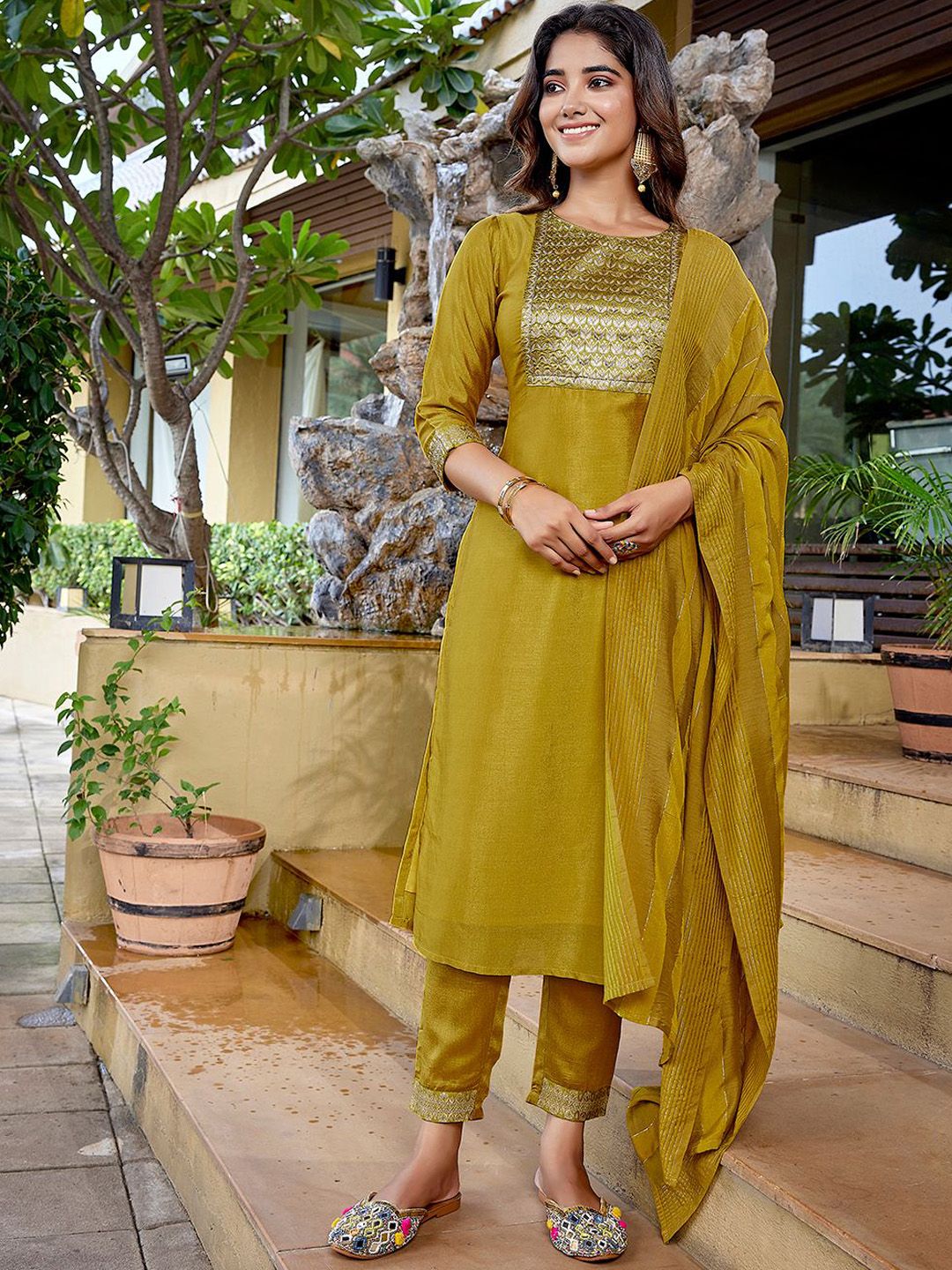 DIVASTRI Women Ethnic Motifs Embroidered Regular Kurta with Trousers & With Dupatta