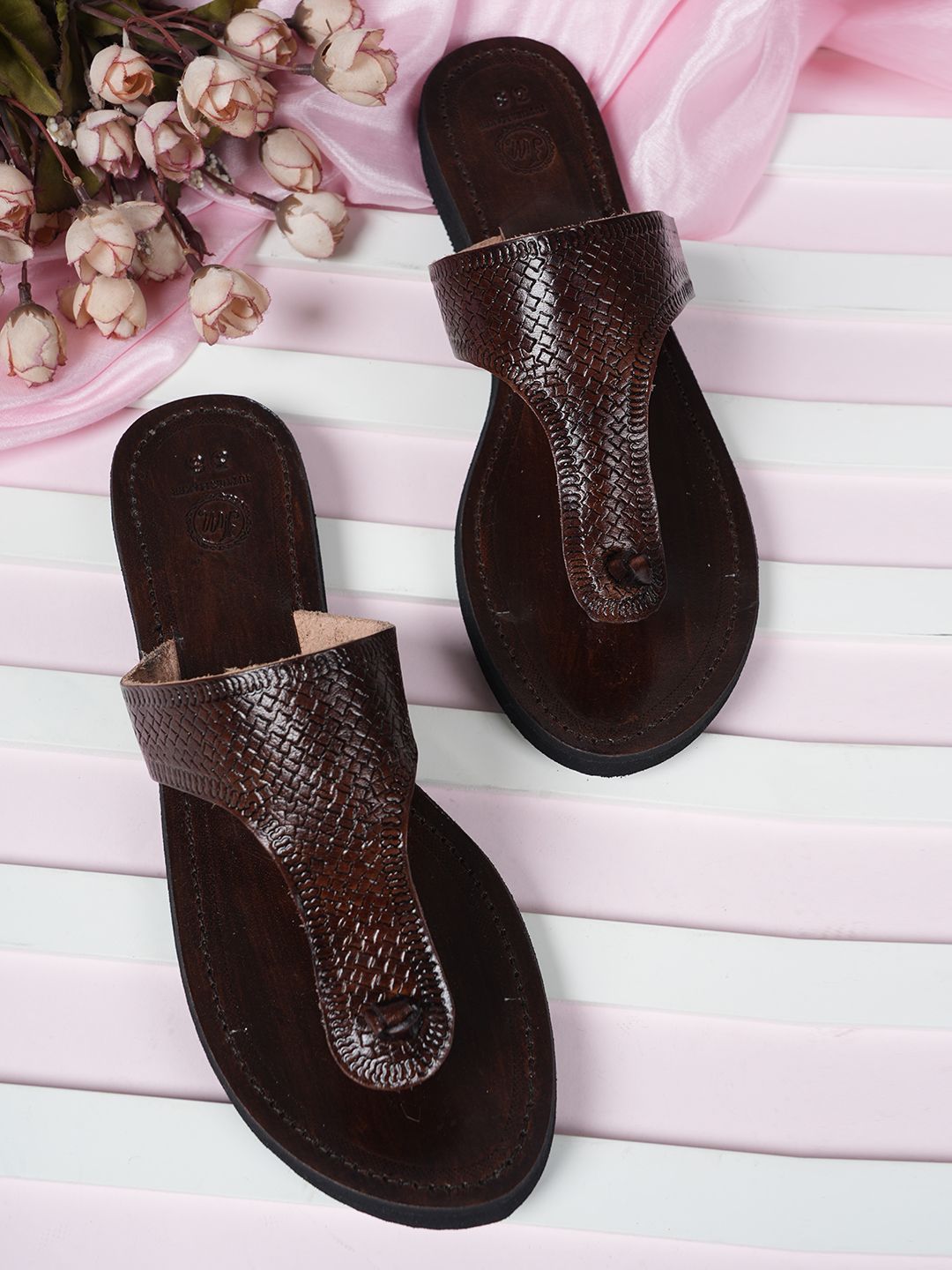 JUTTIESMAKER Women Solid Open Toe Flats