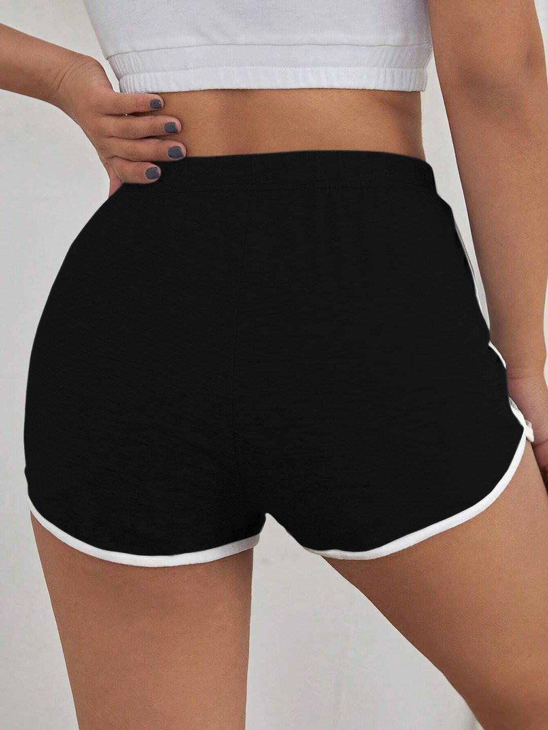 Solid Pattern High-Rise Slip-On Shorts 3