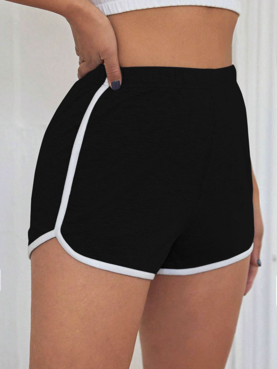 Solid Pattern High-Rise Slip-On Shorts 2