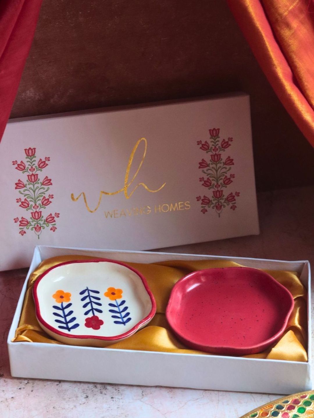 WEAVING HOMES Red & White 2 Pieces Printed Ceramic Dishwasher Safe Dessert Plates