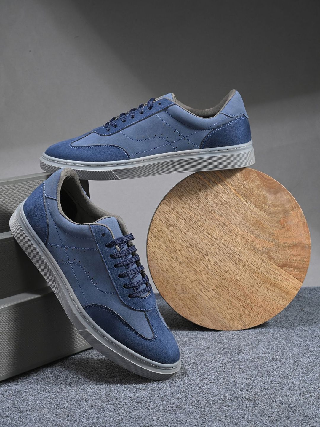 The Roadster Lifestyle Co Men  Lace-Ups Casual Sneakers