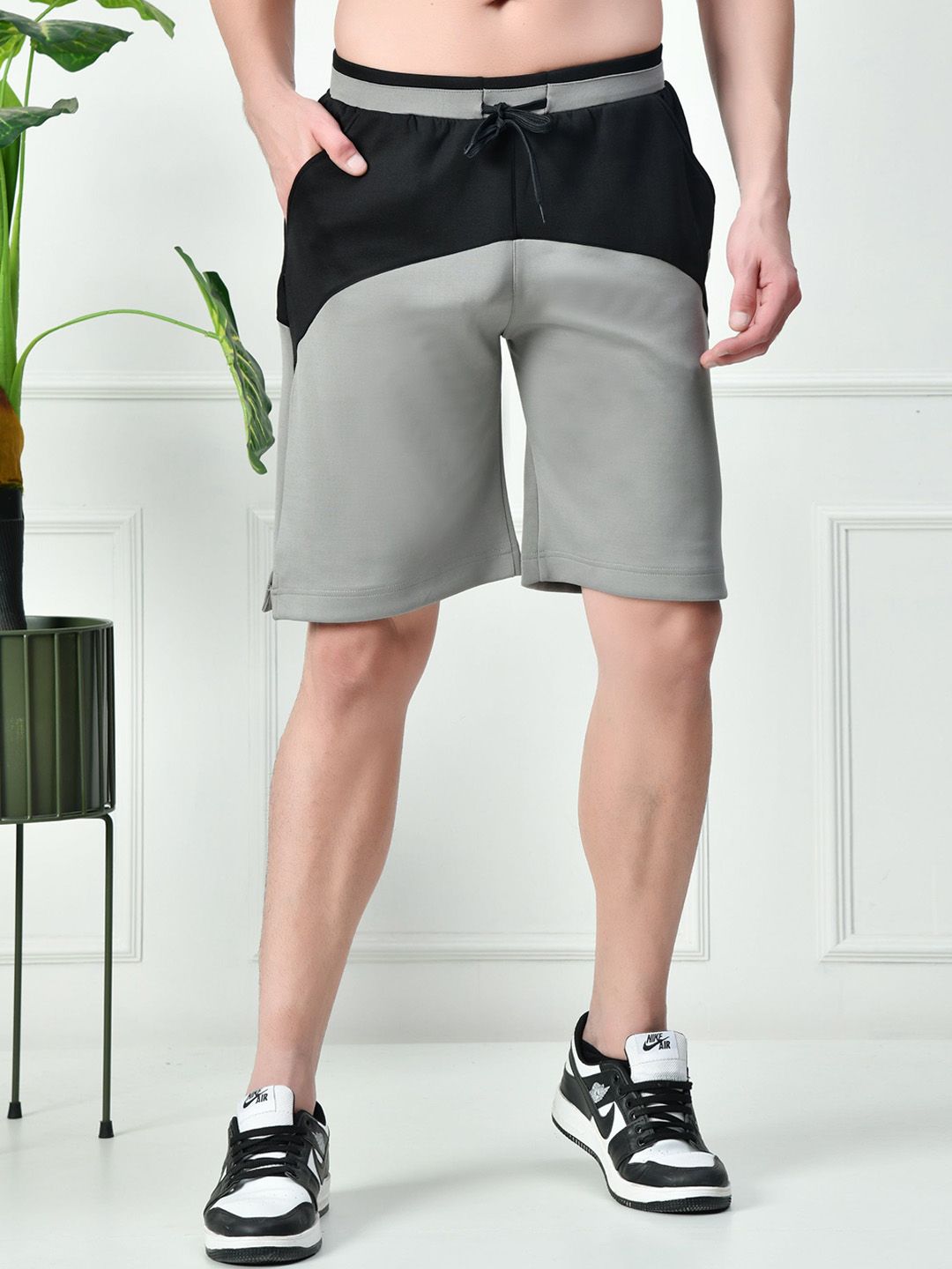 Bildos Men Colourblocked Shorts