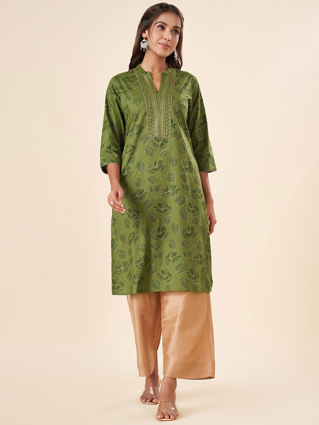 RANGMANCH BY PANTALOONS Paisley Printed Gotta Patti Mandarin Collar Straight Kurta