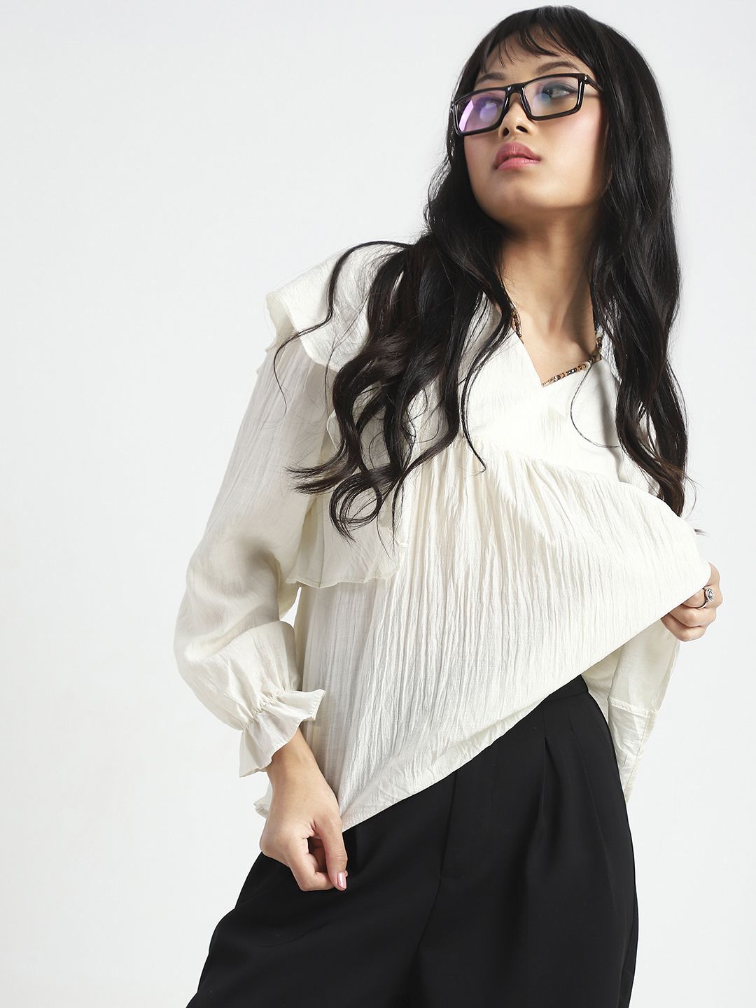 Sera Women Offwhite V-Neck Puff Sleeves Ruffles Detail Top