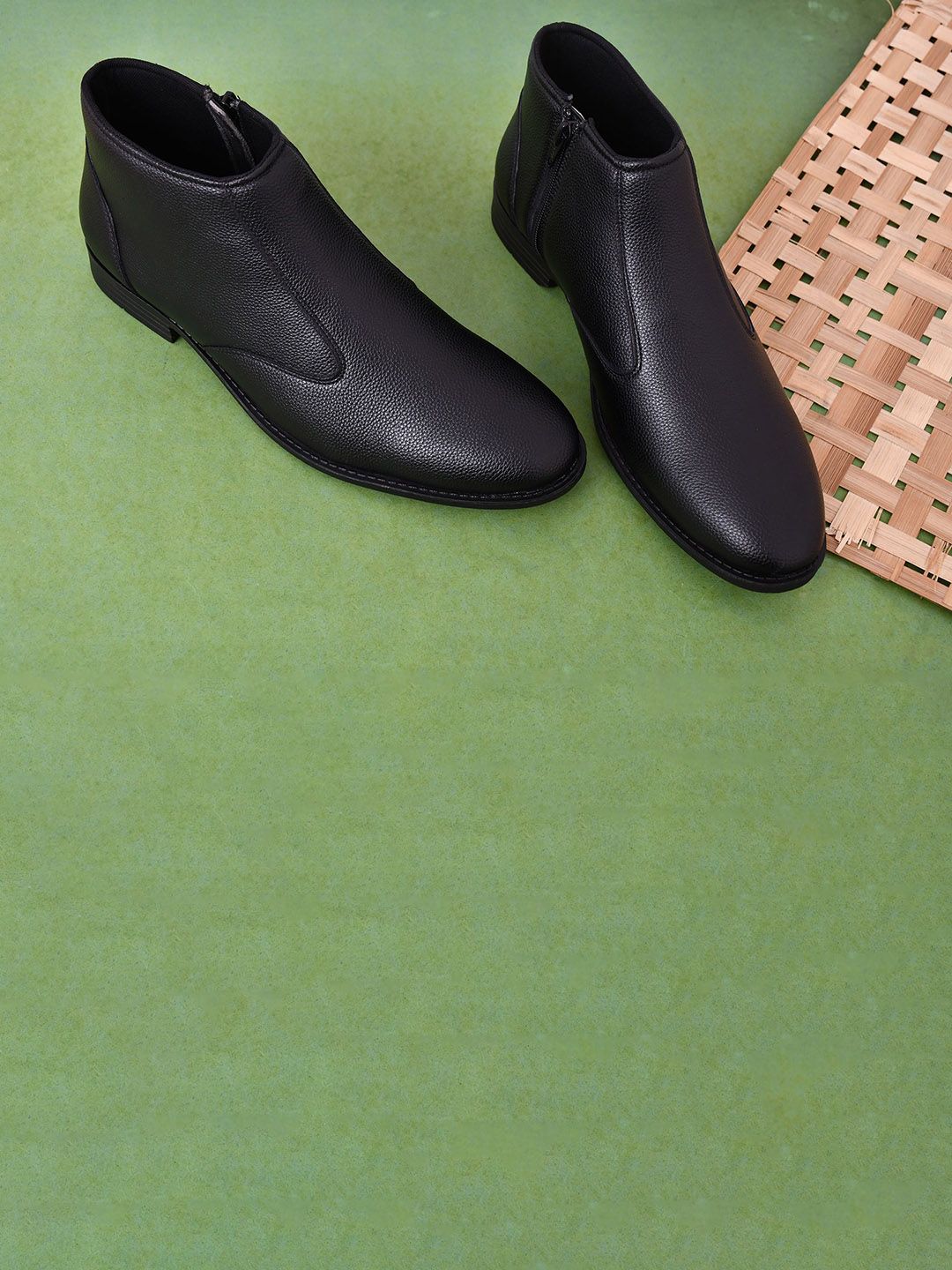 ARIWA Men Solid Casual Regular Boots