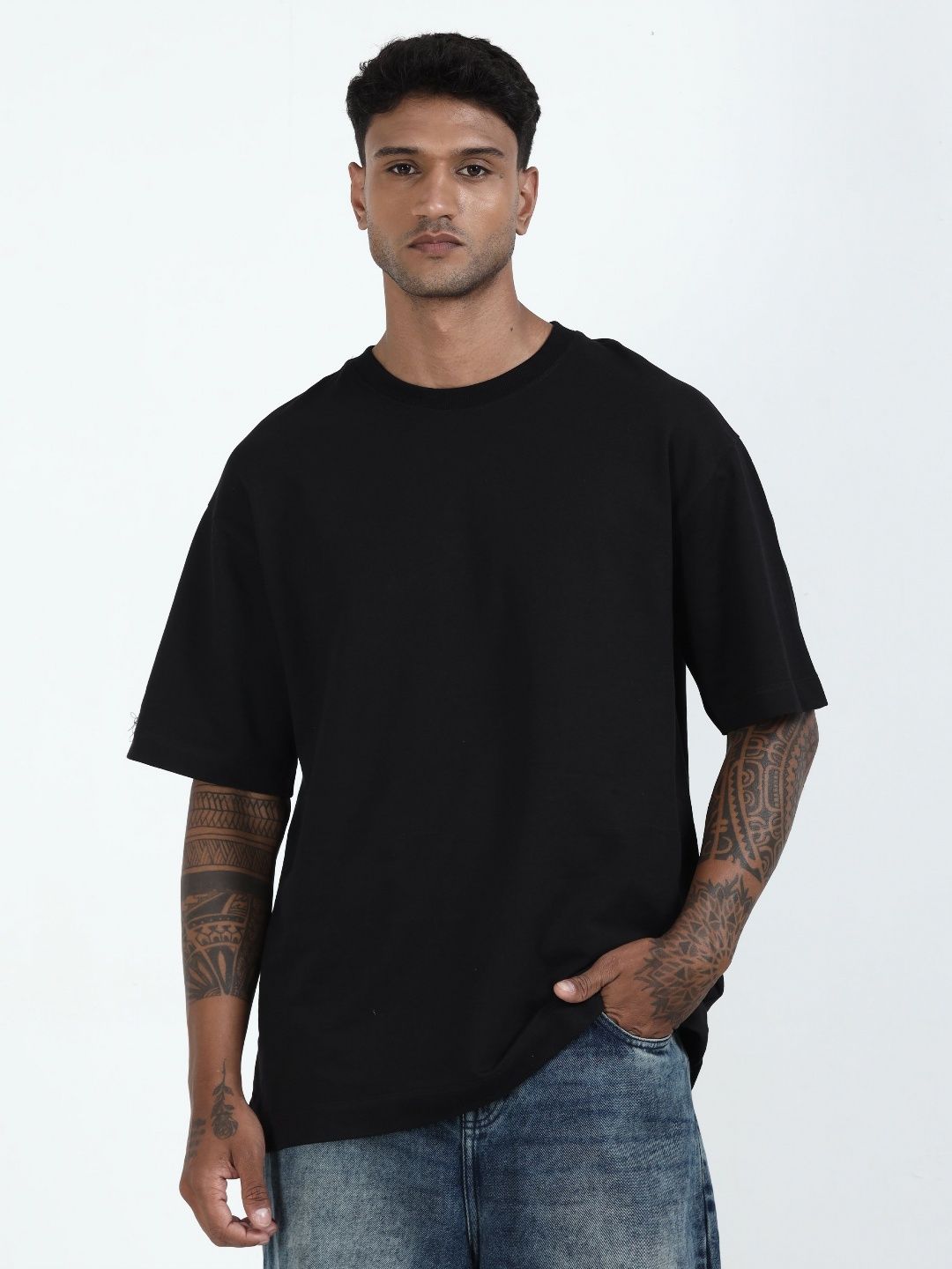 SHOWKEY Men Solid Round Neck Cotton Oversized T-shirt