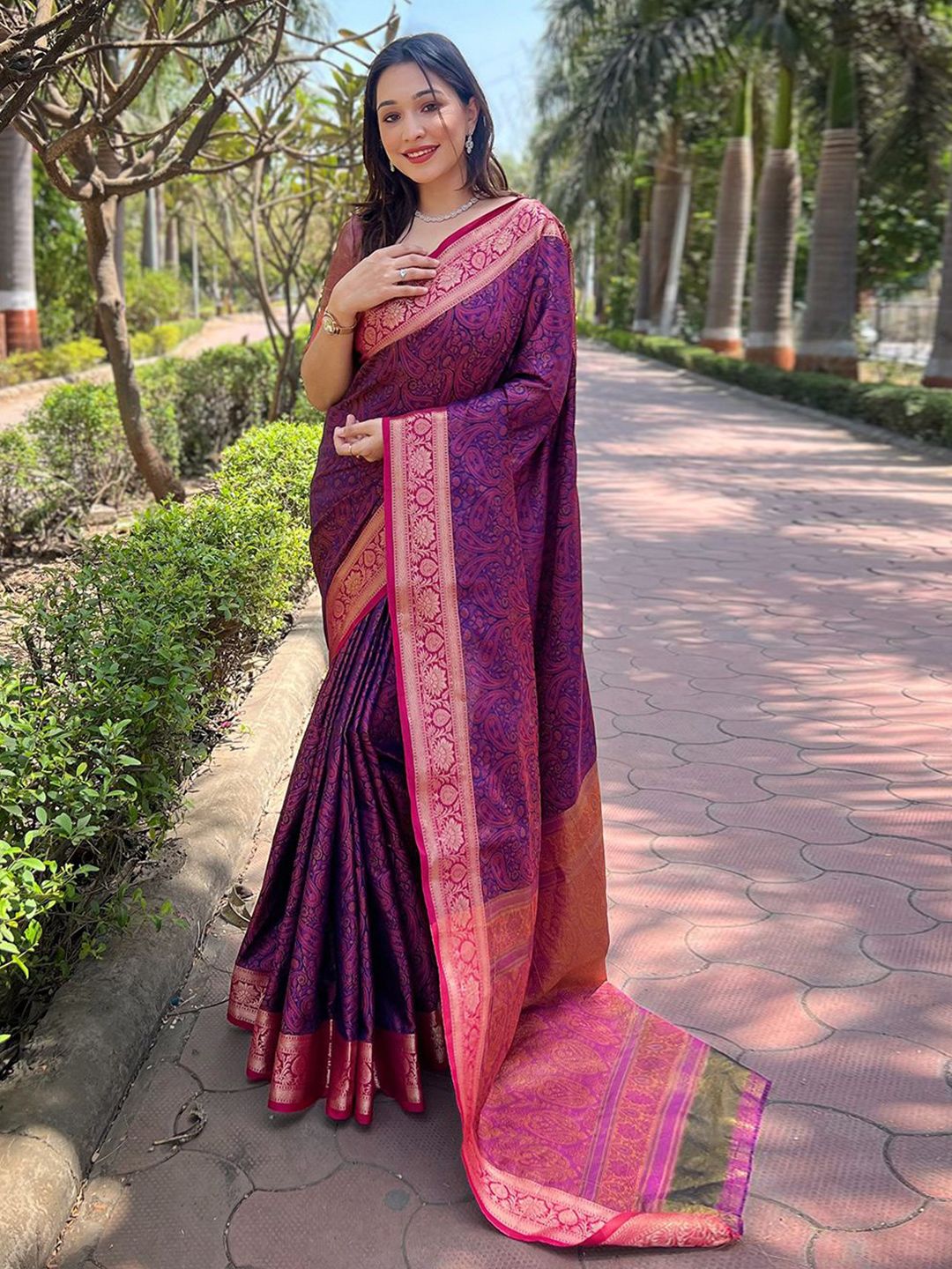 SGF11 Floral Zari Handloom Kanjeevaram Saree