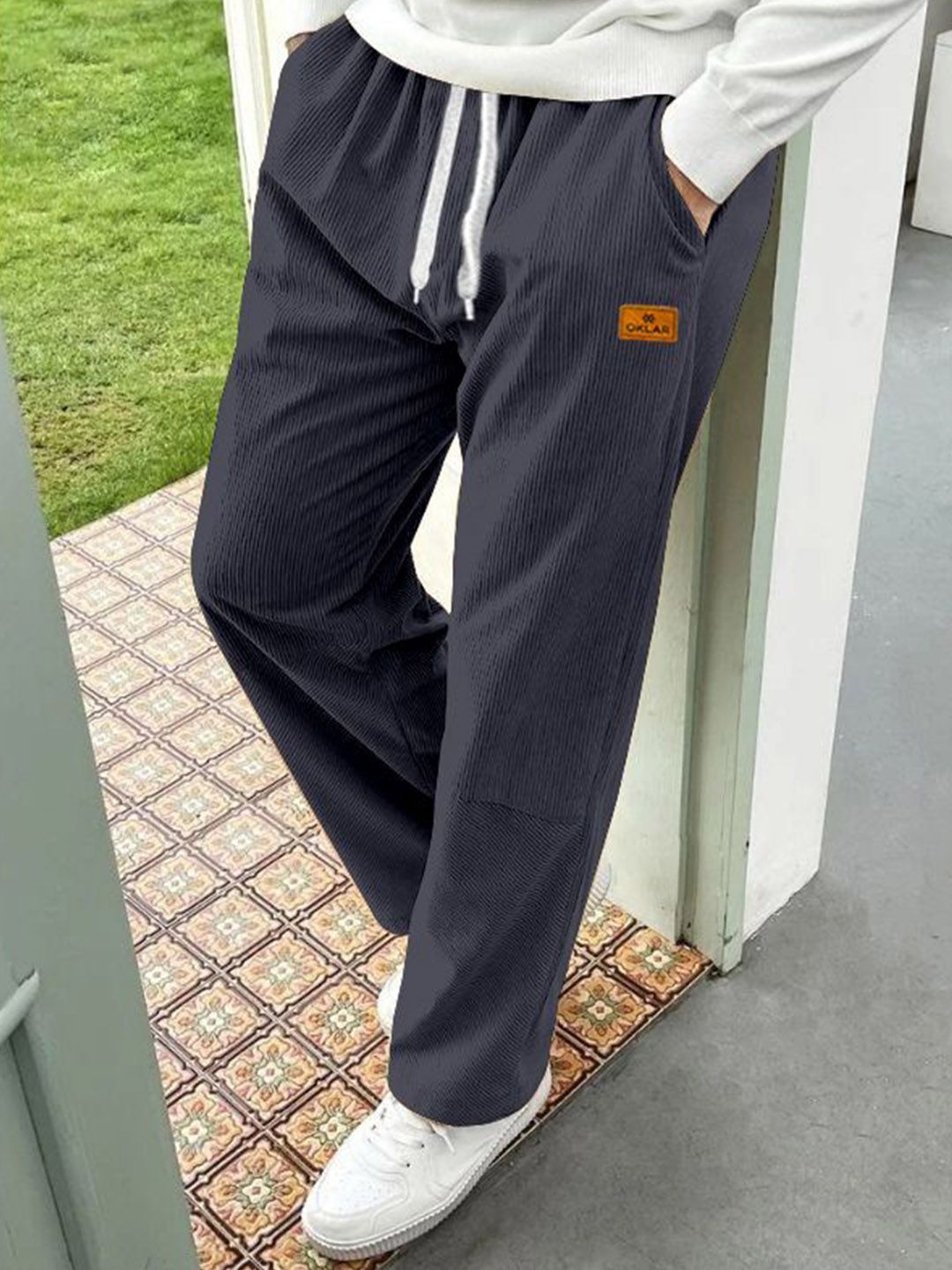 RAJOVATI Men Loose Fit Mid-Rise Trousers