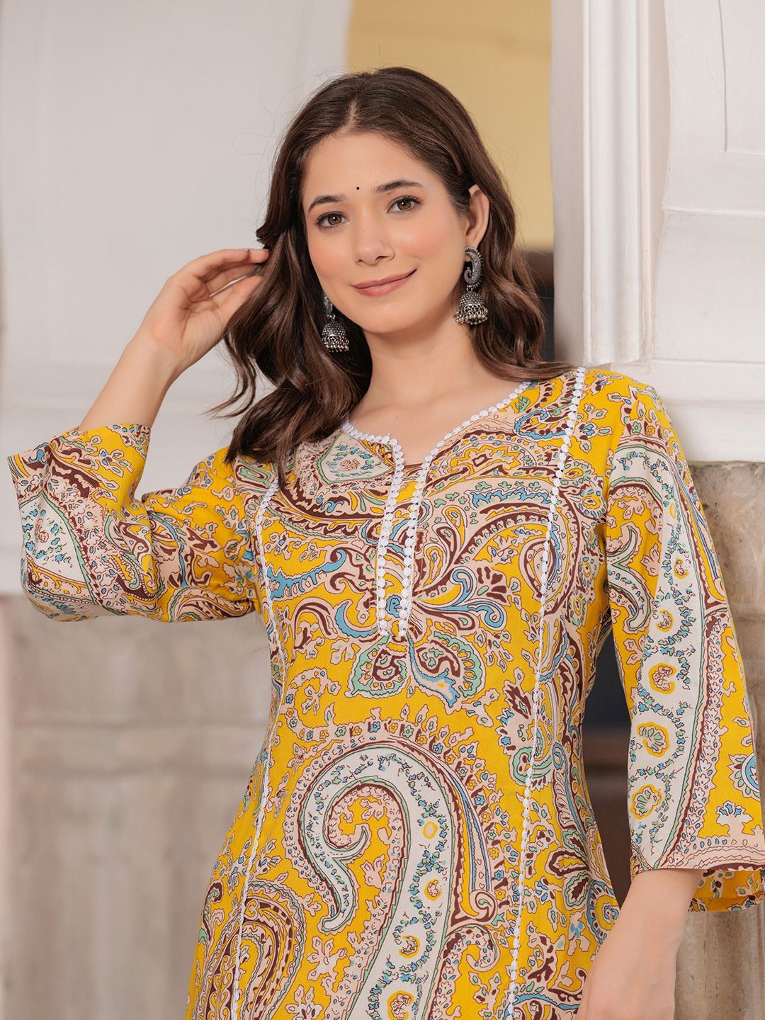 DIVASTRI Women Floral Printed Thread Work Cotton Kurta