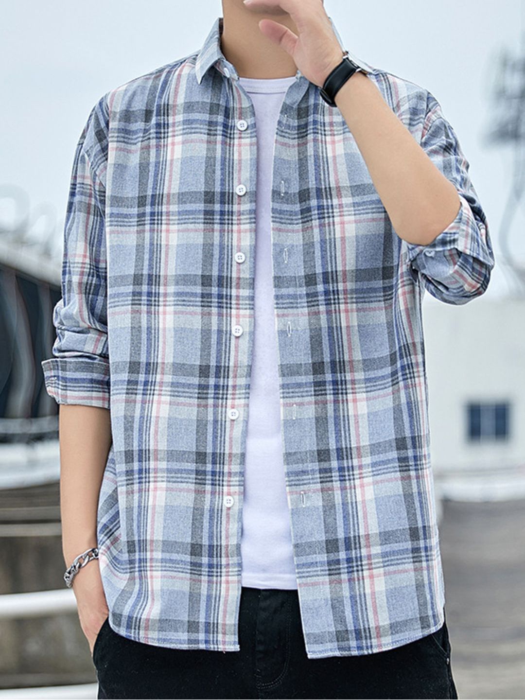 The Roadster Lifestyle Co. Men Checked Spread Collar Cotton Casual Shirt